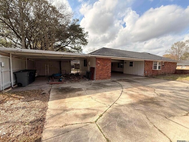 Building Photo - 12360 Warwick Ave