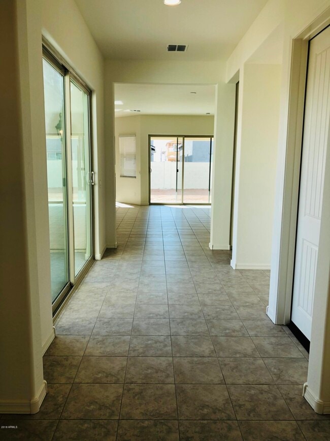 Building Photo - 9553 E Theia Dr