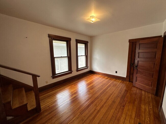 Building Photo - Thurman Ave 273-275 WAG