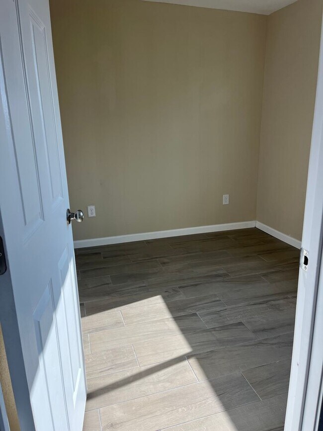 Building Photo - 5033 Hallmark St