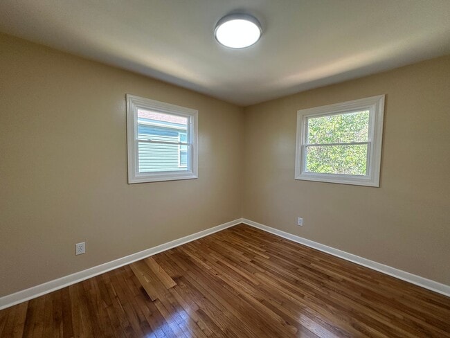 Building Photo - Renovated 3 Bed 1 Bath House