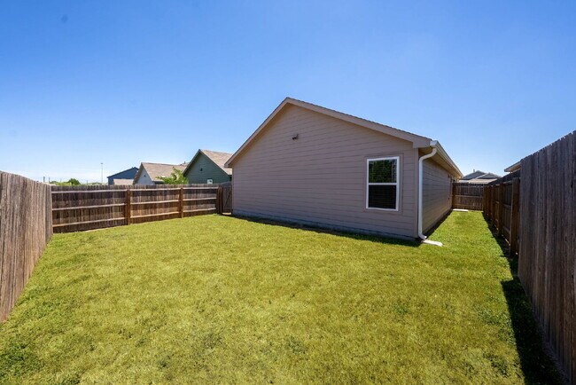 Building Photo - Welcome to Your New Home! Enjoy Free Rent!...