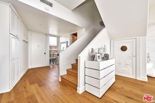 Building Photo - 4337 Marina City Dr