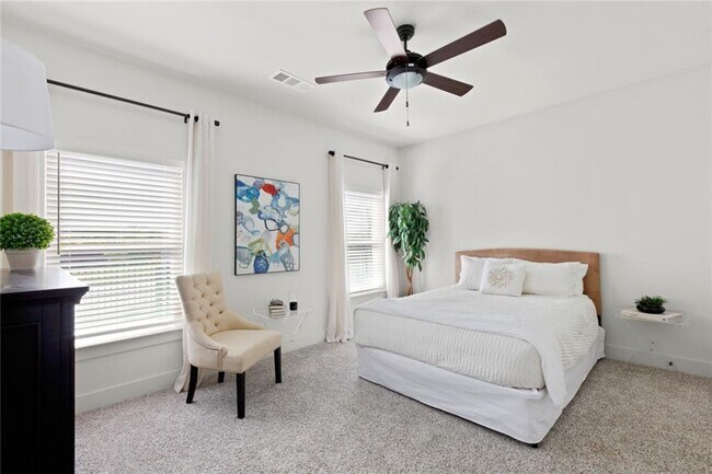 Building Photo - 705 Charles Hardy Pkwy