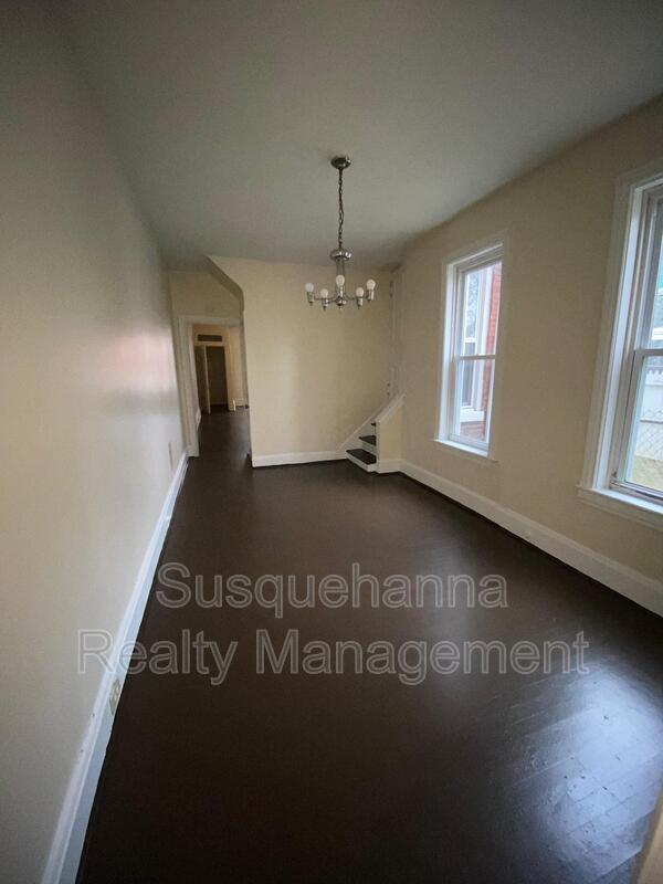 Building Photo - 337 S 15th St