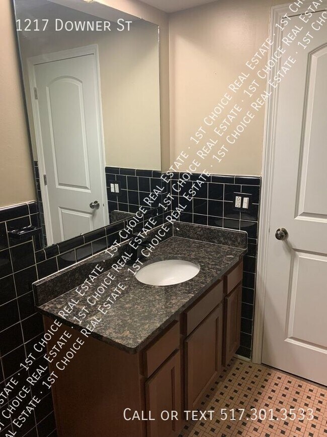 Building Photo - 1217 Downer Ave