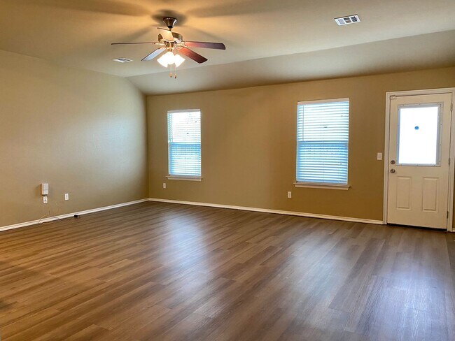 Building Photo - Great 3 Bedroom 2 Bath Home in Piedmont