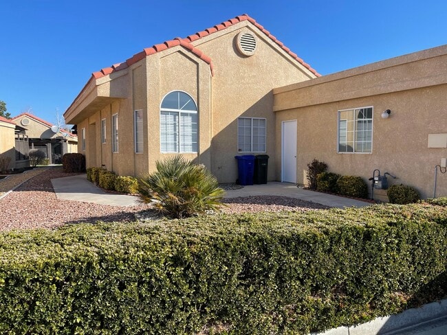 Building Photo - Jess Ranch 55+ Gated Community Apple Valley