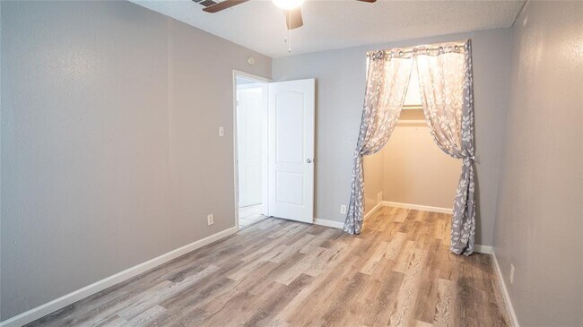 Building Photo - 3003 Parker Ln