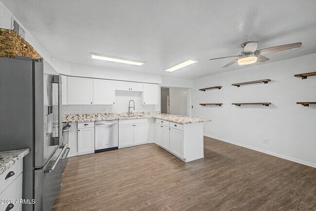 Building Photo - 1711 W Montecito Ave