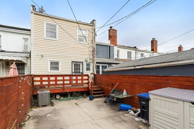 Building Photo - 3351 Clay St NE