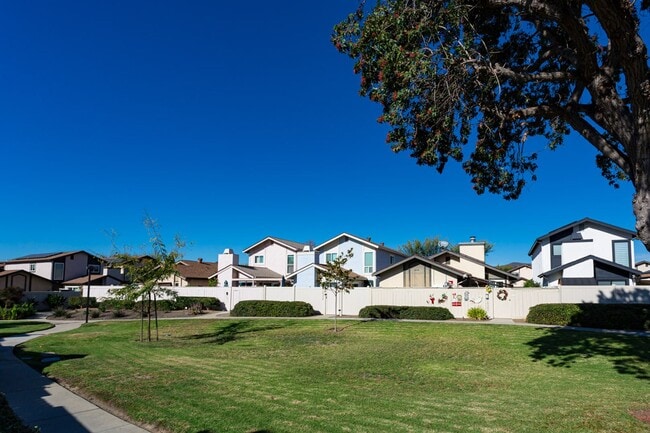 Building Photo - Charming Two Story Home!