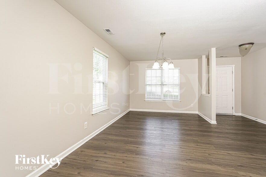 Building Photo - 612 Brassfield Dr