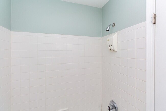 Building Photo - 1093 Fairways Blvd