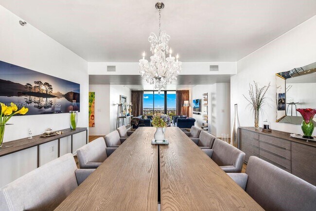 Building Photo - 1000 Venetian Way