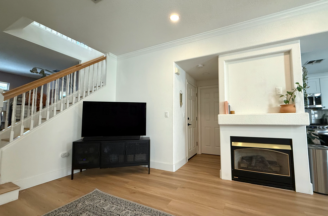 Building Photo - Beautiful Renovated Midtown Home!