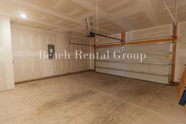 Building Photo - Spacious 4 Bedroom with Pond View