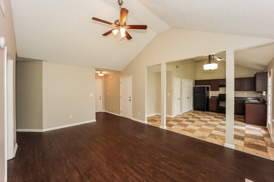 Building Photo - 725 Cherry Branch Cir