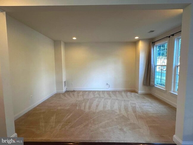 Building Photo - 8862 Orchard Ln