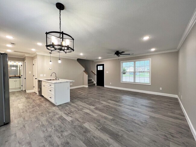 Building Photo - LOCATED IN GIBBS... FANTASTIC 3 BEDROOM HOME!!