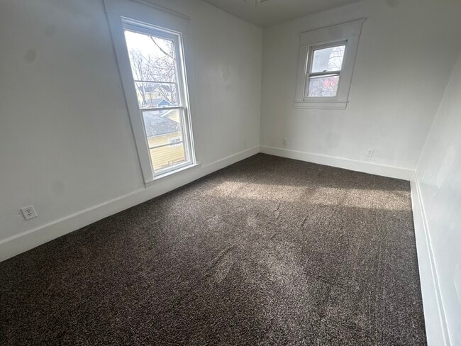 Building Photo - 635 S Union St