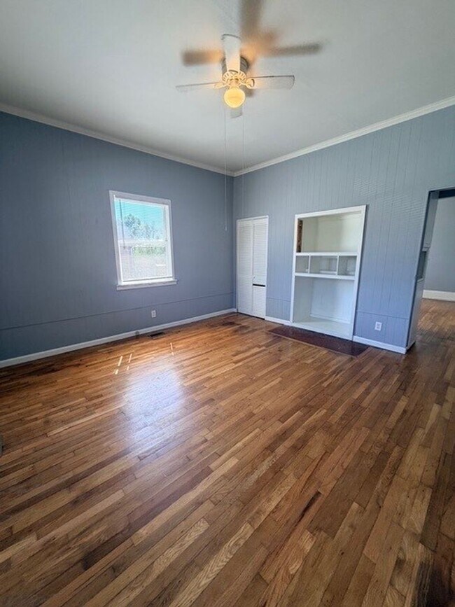 Building Photo - 312 Sirrine St