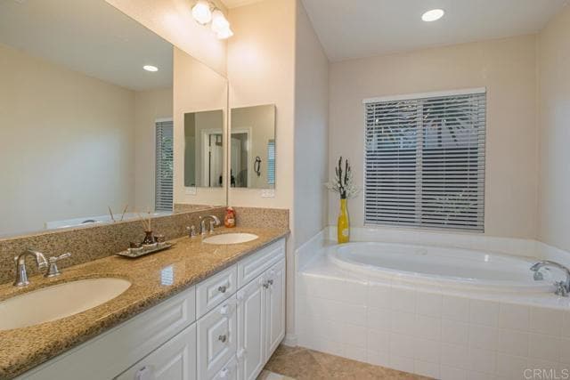 Building Photo - 4668 Meadow Dr