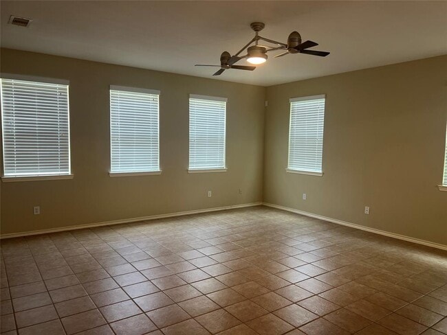 Building Photo - 2129 Kemah Village Dr