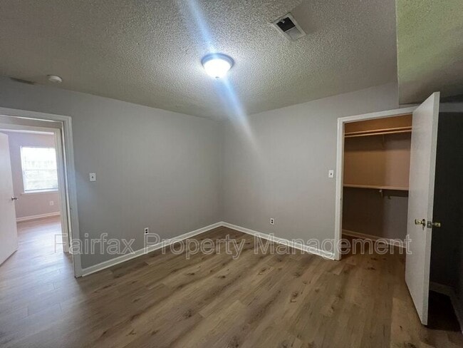 Building Photo - 227 Bridgefield Pl