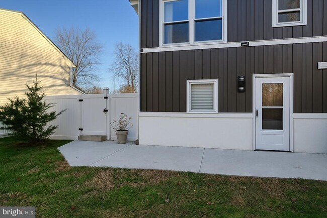 Building Photo - 7822 Grassy Garth