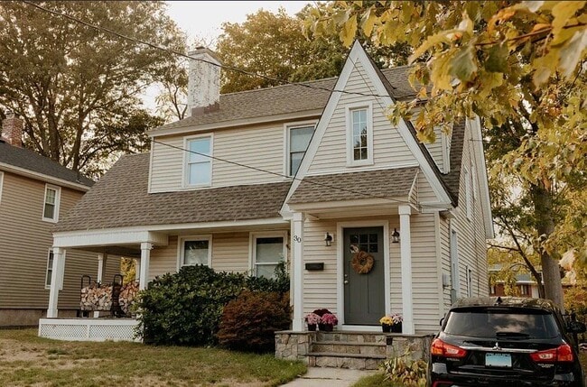 Building Photo - 30 Maplewood Rd