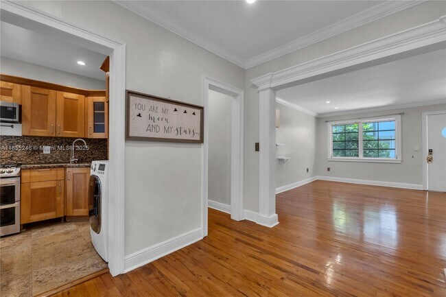 Building Photo - 1605 Lenox Ave.