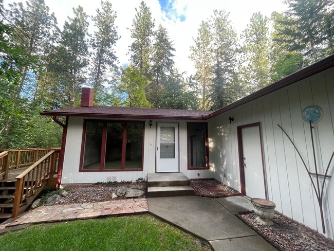 Building Photo - Post Falls House with Acreage!