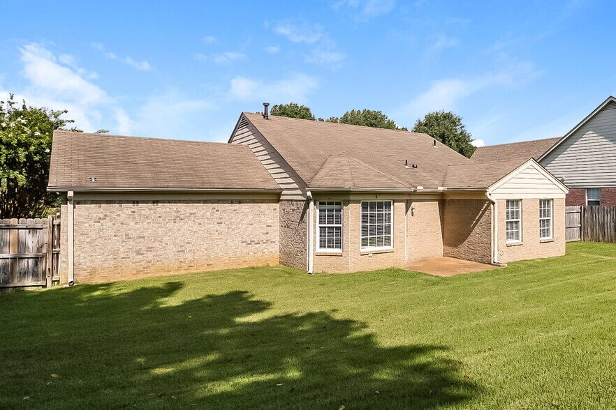 Building Photo - 70 Oakland Woods Cove