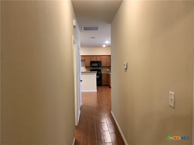 Building Photo - 901 Brown Rock Dr