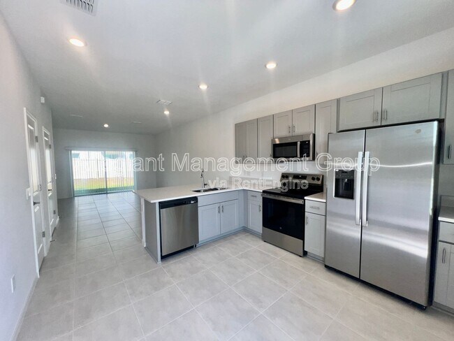 Building Photo - 3200 Skyline Lp