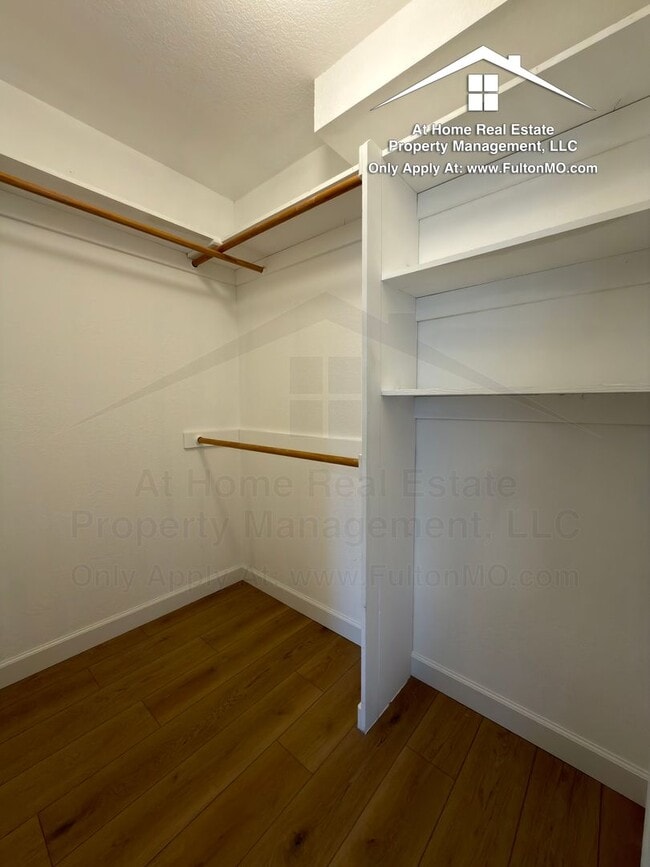 Building Photo - Greystone Court 1011-1013 Duplex