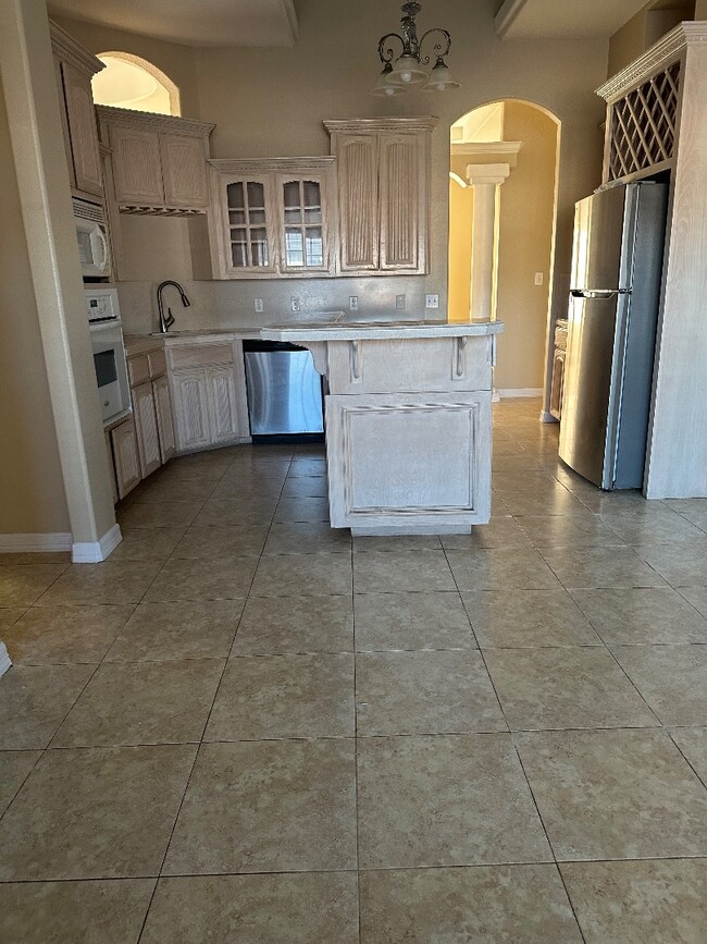 Building Photo - 4007 Zuley St