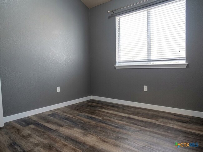 Building Photo - 202 Appaloosa Dr