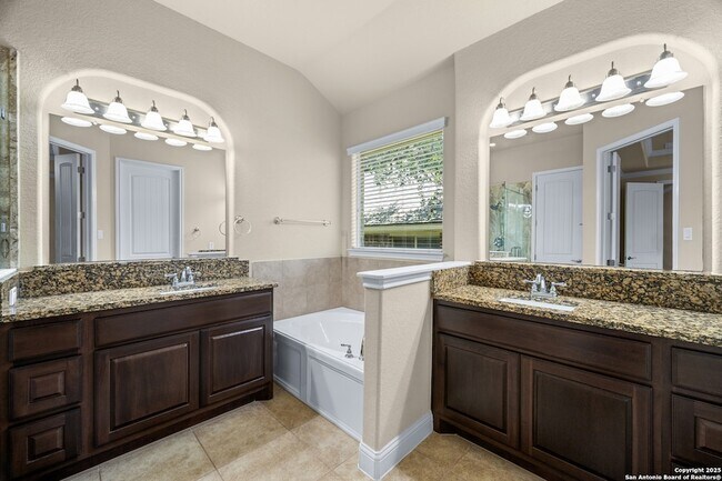 Building Photo - 723 Viento Point