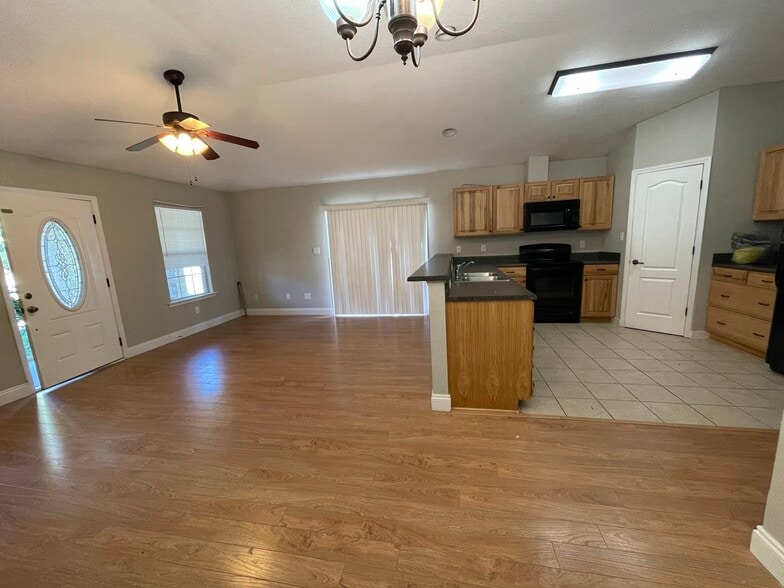 Building Photo - 6862 Sagebrush Ln