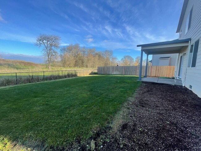 Building Photo - ** MOVE IN SPECIAL!** Must See in NE Albany!