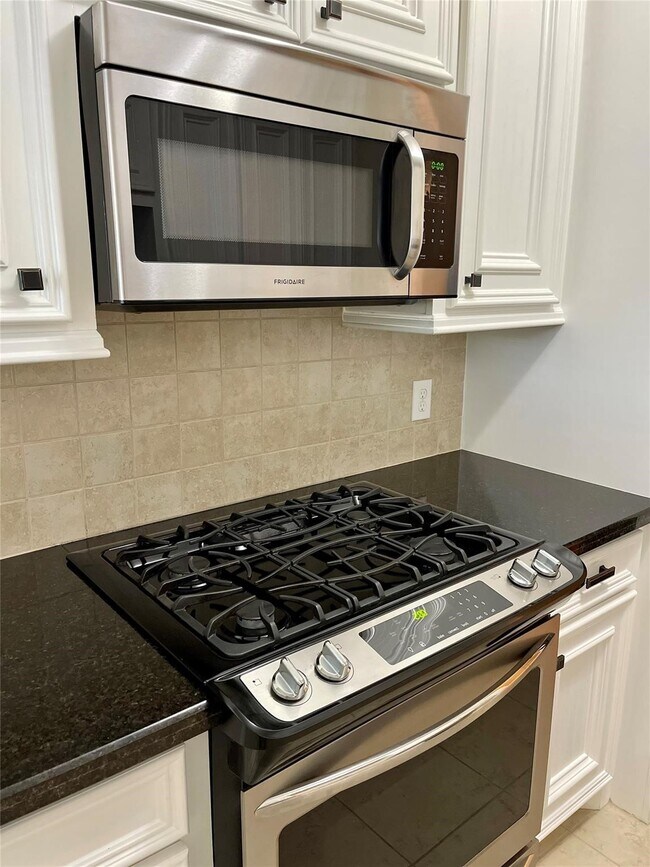 Building Photo - 4630 Clay St