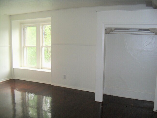 Building Photo - 2154 Burnstead Dr