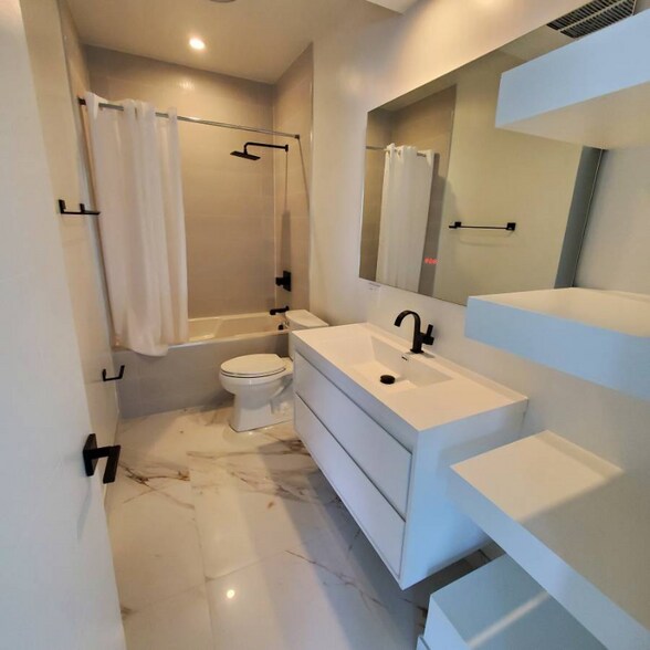 Building Photo - 8811 Burton Wy