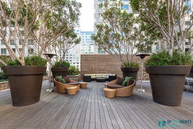 Building Photo - SoMA: Full-Service Building w/ Free Housek...