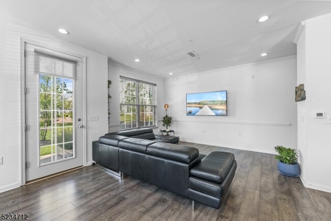 Building Photo - 19 Tippet St