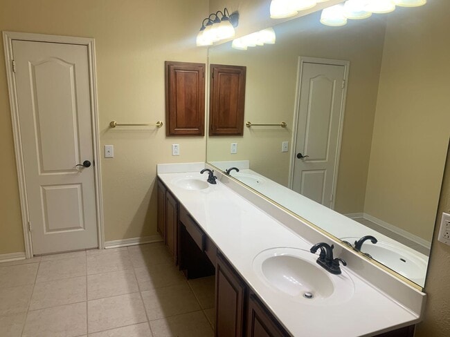 Building Photo - 4410 Shavano Cross