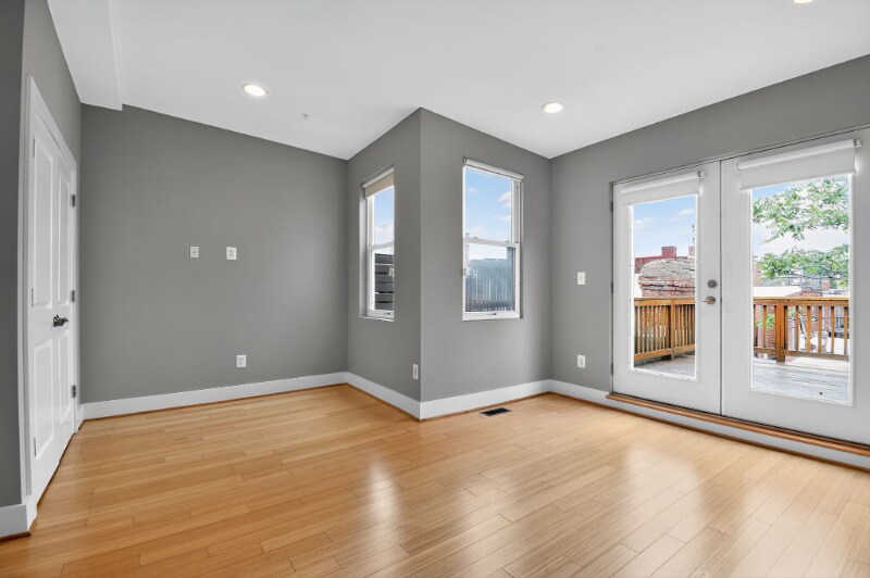 Building Photo - 1241 Kenyon St NW