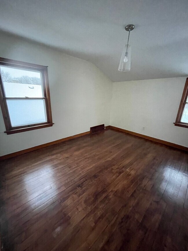 Building Photo - 2828 S 48th St